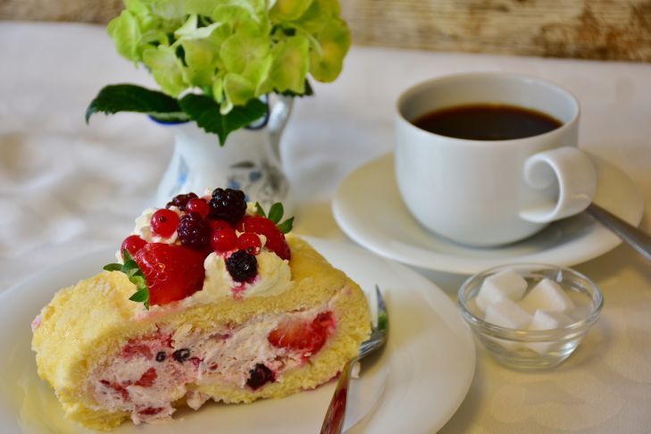 Сладкие рулеты: быстрые и вкусные рецепты для любого случая Сладкие рулеты: быстрые и вкусные рецепты для любого случая