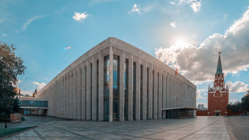 Высокие цены в буфете Кремлёвского дворца: стоит ли платить? Высокие цены в буфете Кремлёвского дворца: стоит ли платить?