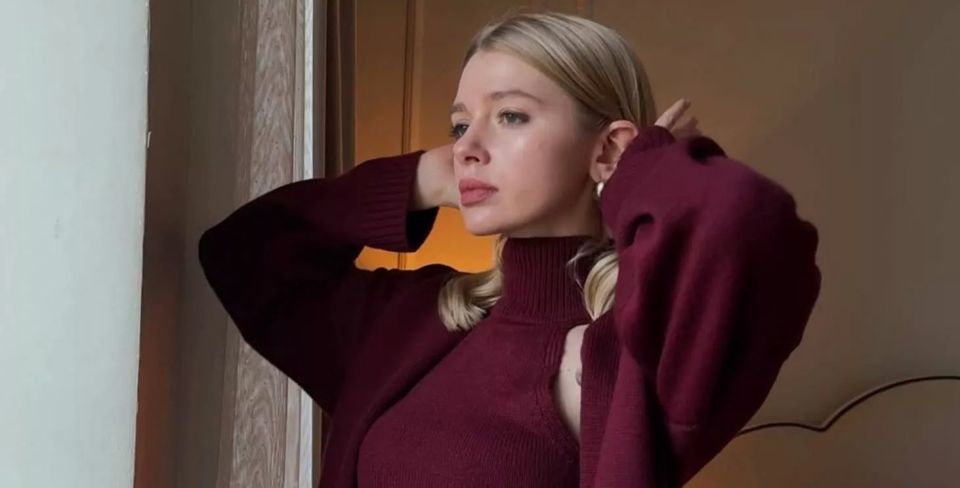 Актриса Анастасия Уколова развелась с бывшим одноклассником в свой день рождения Актриса Анастасия Уколова развелась с бывшим одноклассником в свой день рождения