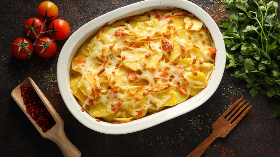 Вкус детства: картошка с колбасками Вкус детства: картошка с колбасками