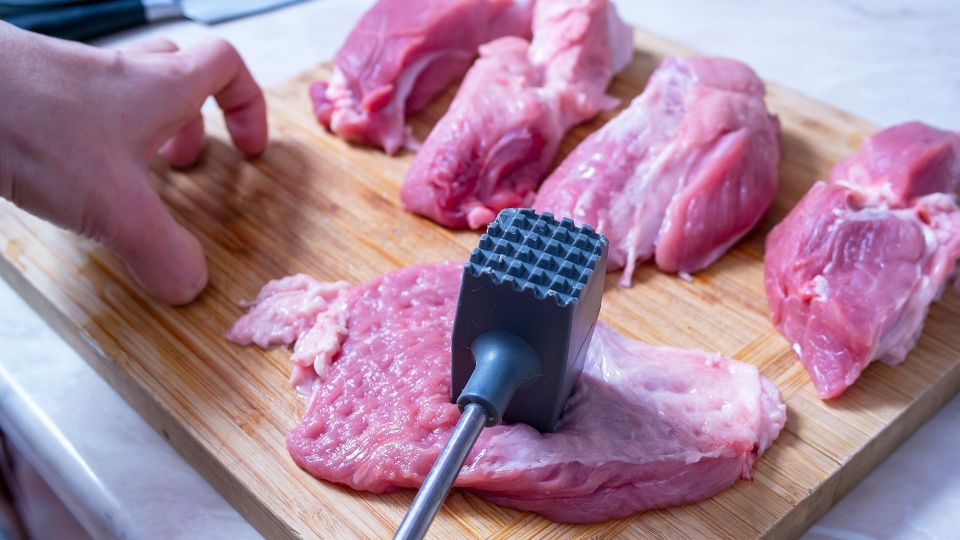 Как сохранить кухню чистой при отбивке мяса Как сохранить кухню чистой при отбивке мяса