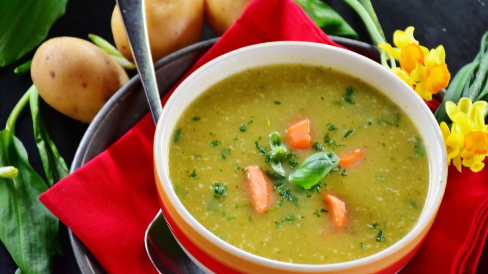 Вкус детства: ароматный гороховый суп с копчёностями Вкус детства: ароматный гороховый суп с копчёностями