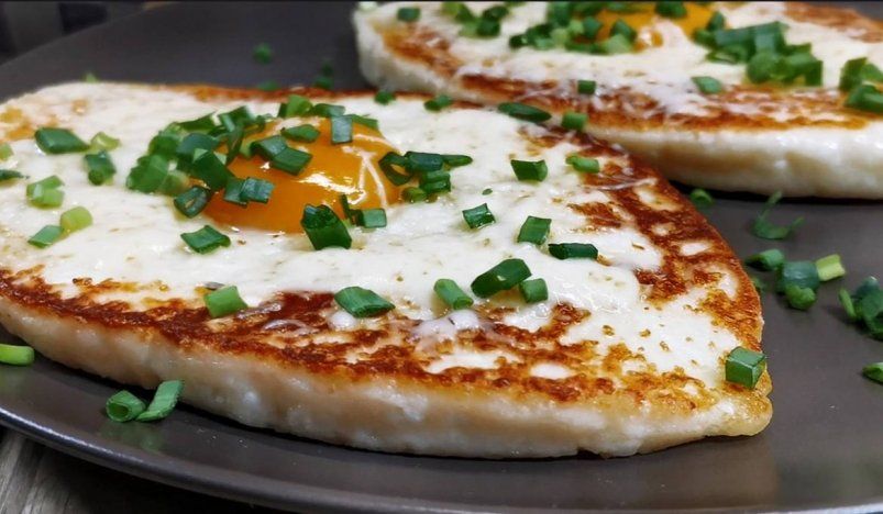 Завтрак, который покорит всех: сытные лодочки с сыром и яйцом