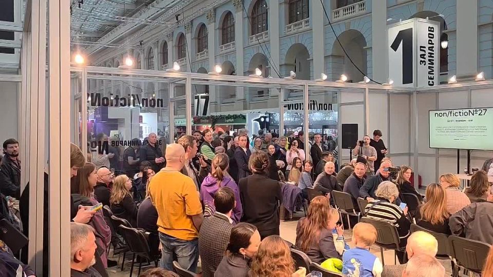 На Non/fictioN состоялась презентация футурологического романа Александра Журавского «Альтернатива»