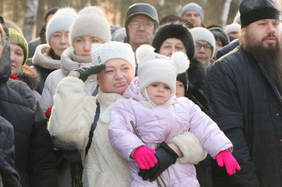 Вечная благодарность и сыновья преданность: В Биробиджане открыли памятник «Матерям победителей» Вечная благодарность и сыновья преданность: В Биробиджане открыли памятник «Матерям победителей»