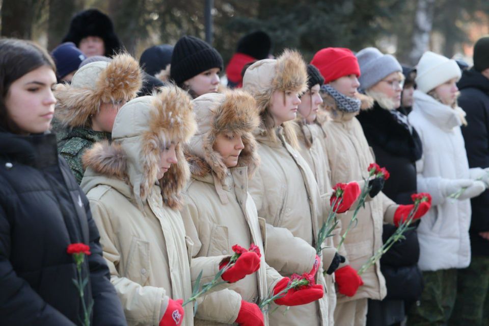Вечная благодарность и сыновья преданность: В Биробиджане открыли памятник «Матерям победителей» Вечная благодарность и сыновья преданность: В Биробиджане открыли памятник «Матерям победителей»