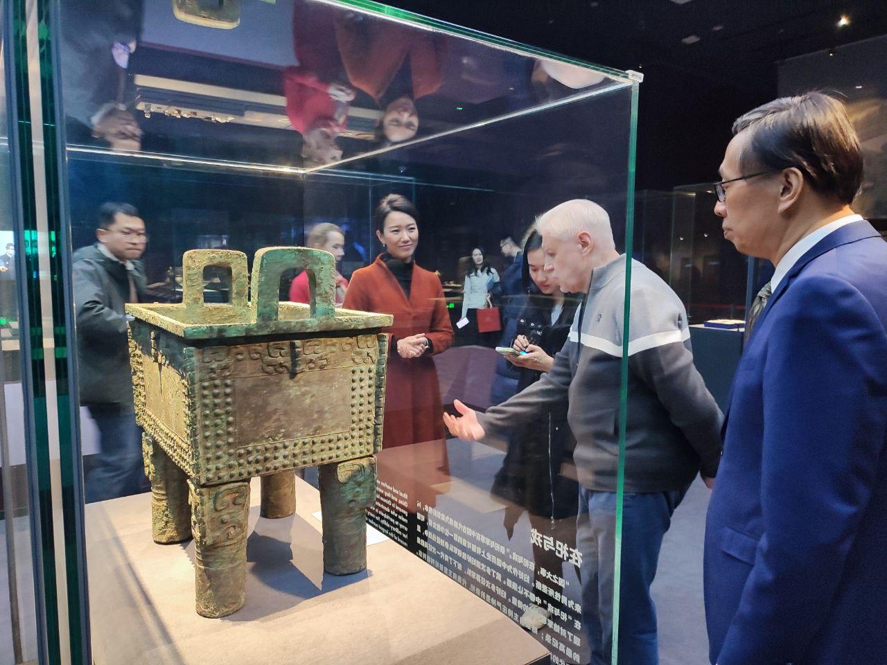 Николай Стариков: В Пекине прошла встреча нашей партийной делегации с заведующим международного отдела ЦК Коммунистической партии Китая Лю Хайсином Николай Стариков: В Пекине прошла встреча нашей партийной делегации с заведующим международного отдела ЦК Коммунистической партии Китая Лю Хайсином