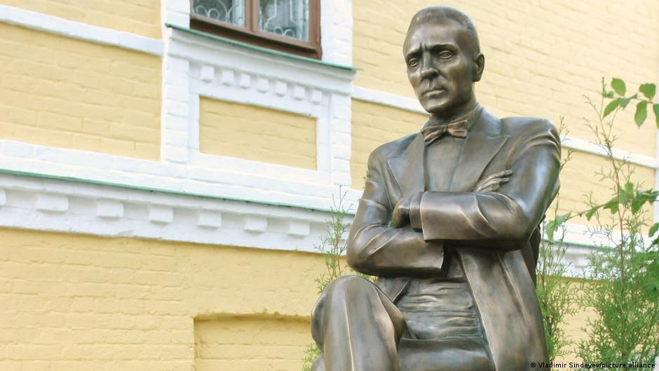 Николай Стариков: Памятник Булгакову в Киеве будет демонтирован
